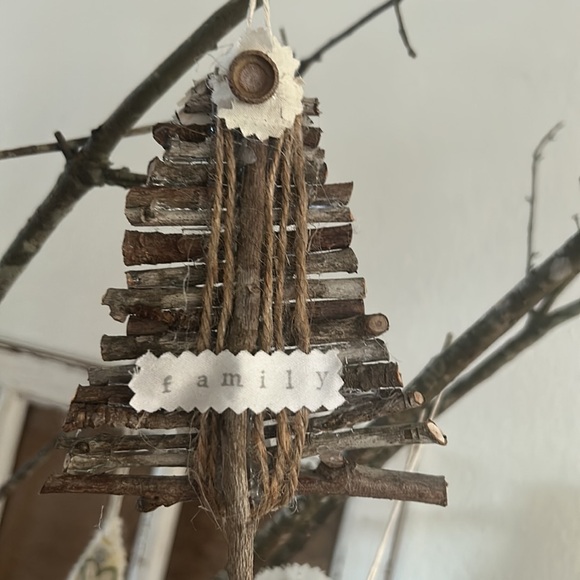 HANDCRAFTED ORNAMENTS - Picture 3 of 7